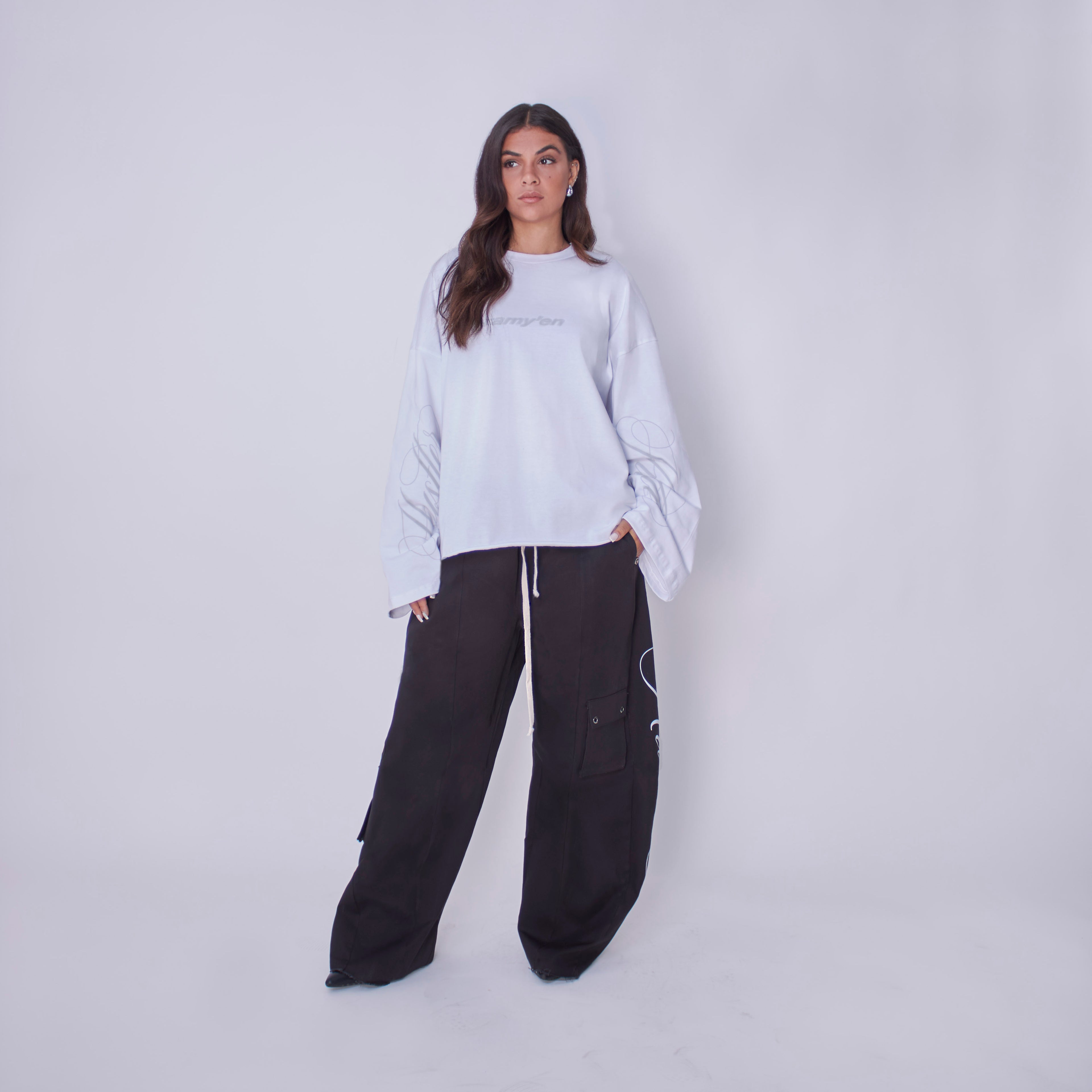 Hustler Longsleeve Script White