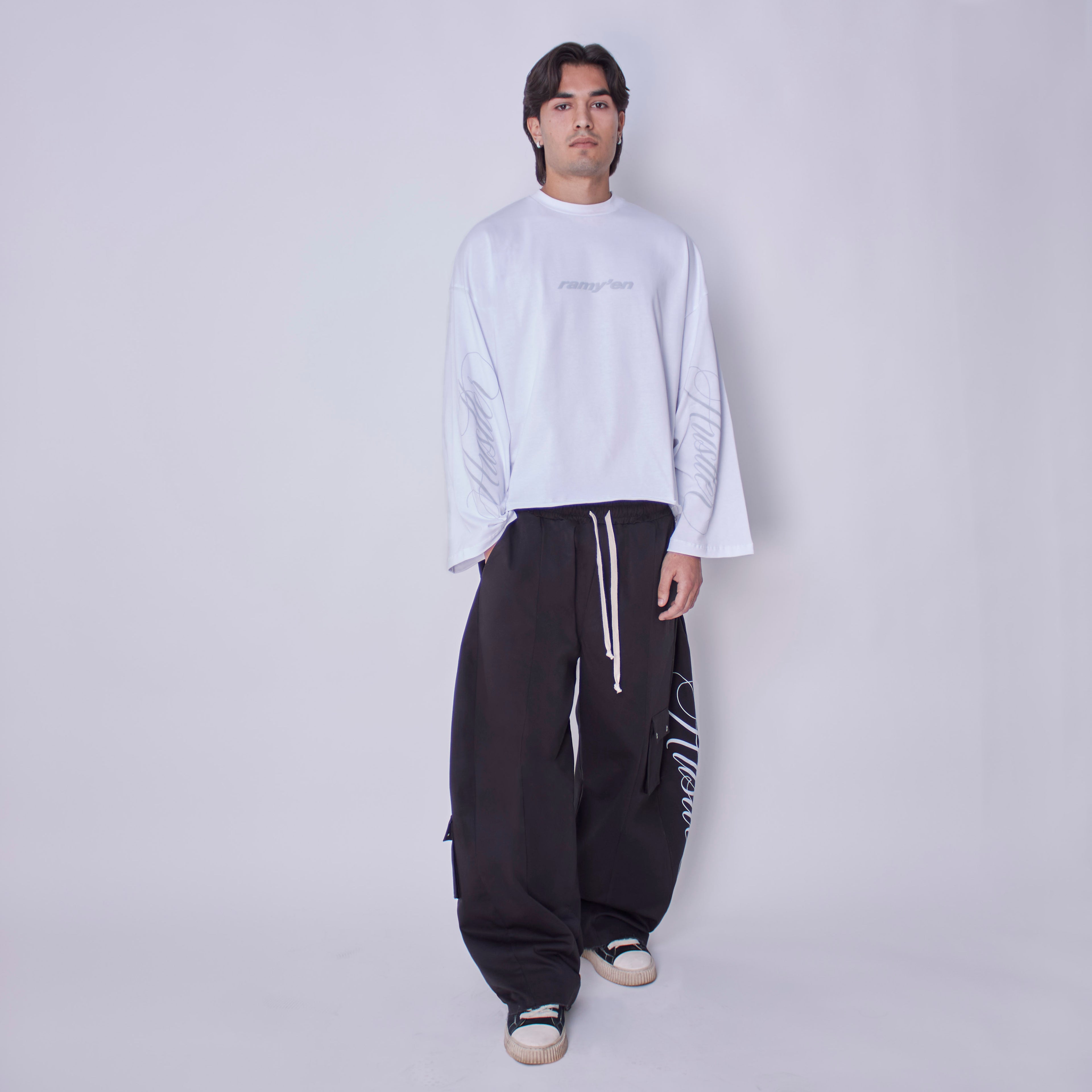 Hustler Longsleeve Script White