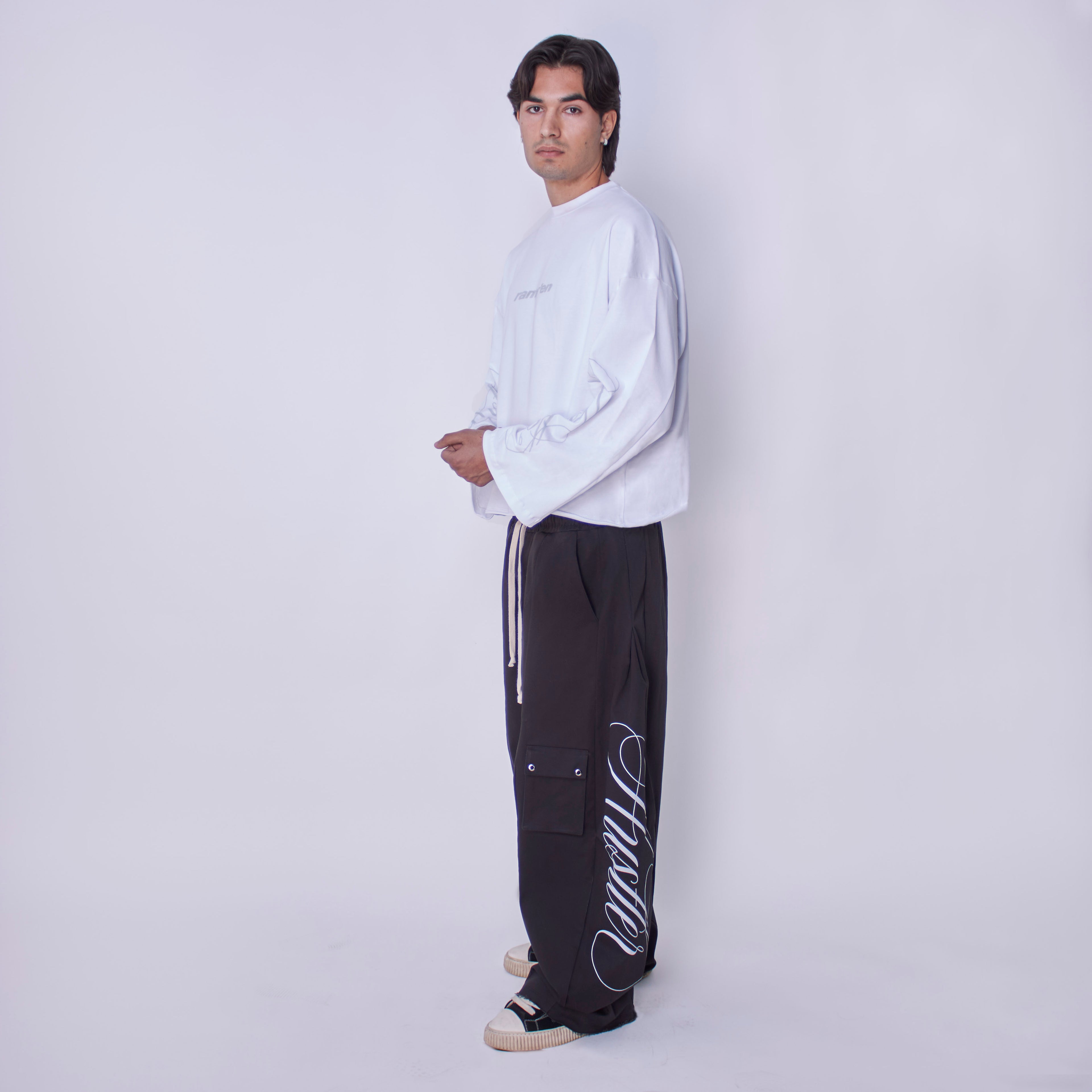 Hustler Longsleeve Script White